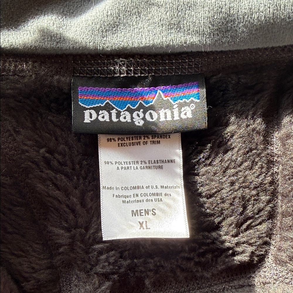 Patagonia Men’s Gray/Black Fleece Jacket - Picture 2 of 4